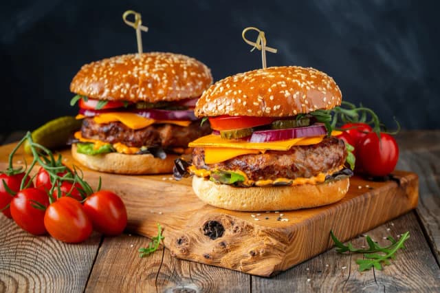 Jakie mięso na burgery wołowe? Odkryj najlepsze kawałki! Jakie mięso na burgery wołowe? Odkryj najlepsze kawałki!