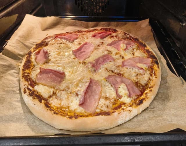 Pizza jak z pizzerii przepis - prosta receptura na idealne ciasto Pizza jak z pizzerii przepis - prosta receptura na idealne ciasto
