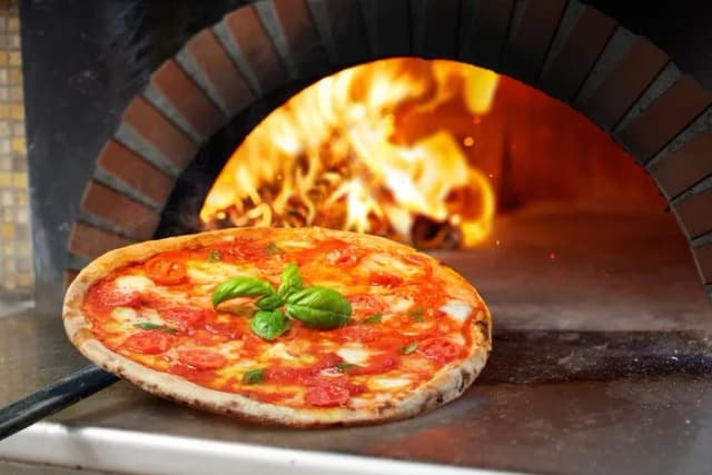 Ile gram ma pizza 30 cm? Zaskakujące różnice w wadze i składnikach Ile gram ma pizza 30 cm? Zaskakujące różnice w wadze i składnikach