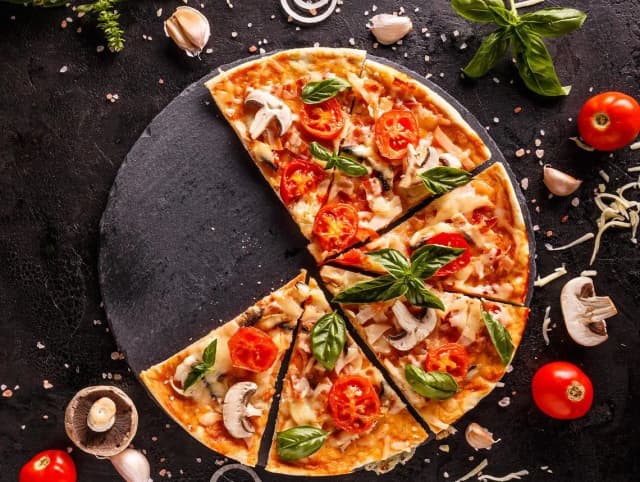 W jakiej temperaturze piec pizzę, aby uzyskać idealny efekt? W jakiej temperaturze piec pizzę, aby uzyskać idealny efekt?