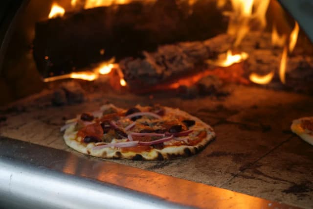 Jak zrobić ciasto na pizzę bez drożdży – łatwy przepis na pyszne danie Jak zrobić ciasto na pizzę bez drożdży – łatwy przepis na pyszne danie